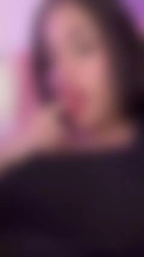 Mmmm se siente tan  bien no usar pantis🔥. sigueme en ig by alexacam04