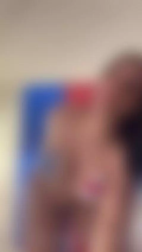 tambien estoy envivo en stripchat.  Usa mi link de referido ... by alexacam04