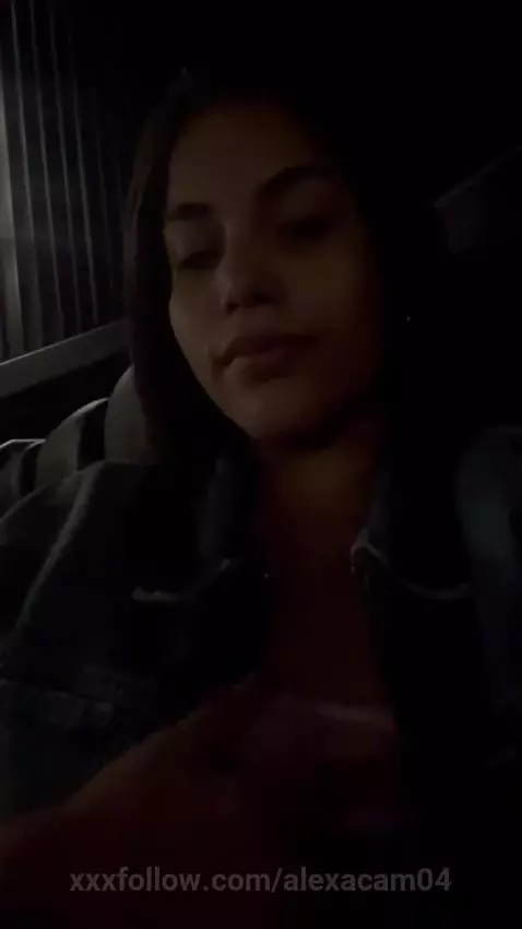 en lo oscuro me puse caliente. 
ig:@ Alexxxa.yanez21 by alexacam04