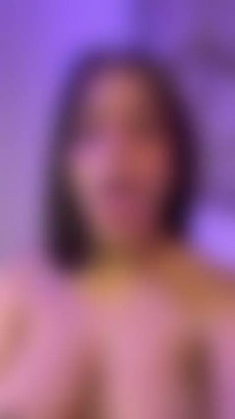 online on chaturbate 
https://m.chaturbate.com/alicce_cruz/ by alexacam04