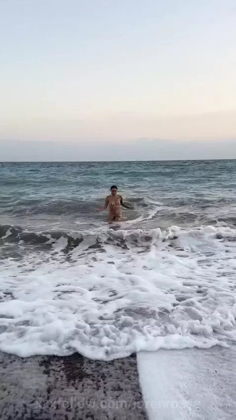 mm hot nude in the beach by lorenrosse