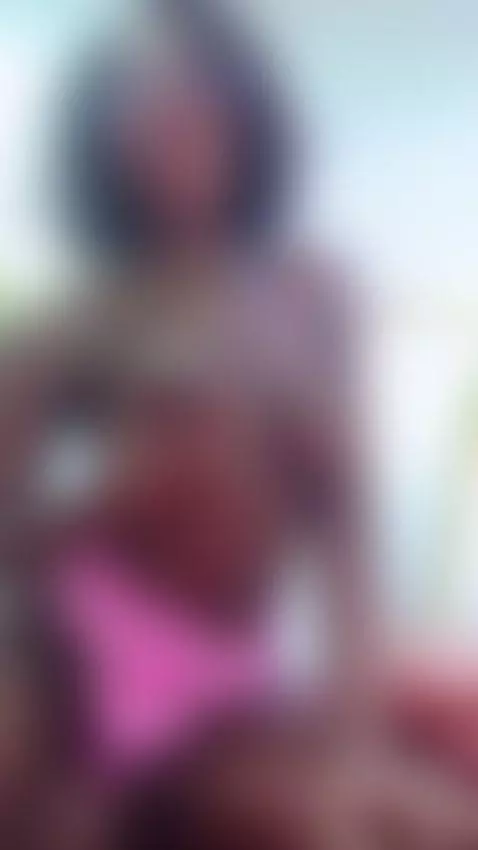 Sexy pinky by britneyvega