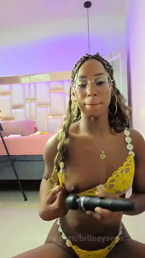 Make me vibe by britneyvega