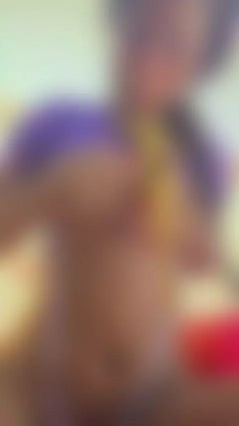 ’m Live and So Wet Right Now 💦🍑 by britneyvega