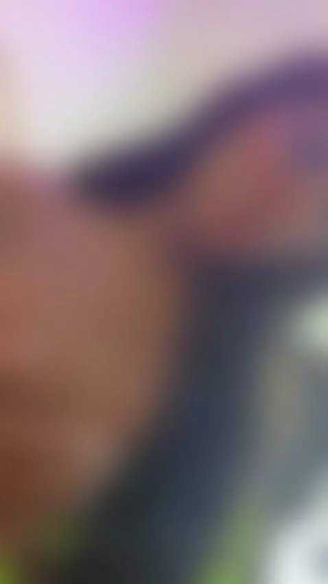 Giving you the best view on your screen 🍒 Drop in by britneyvega