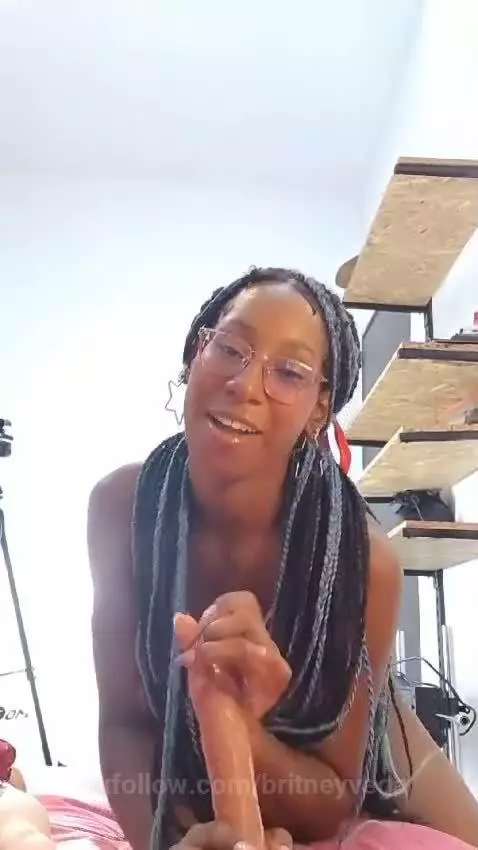 I'm online!! by britneyvega