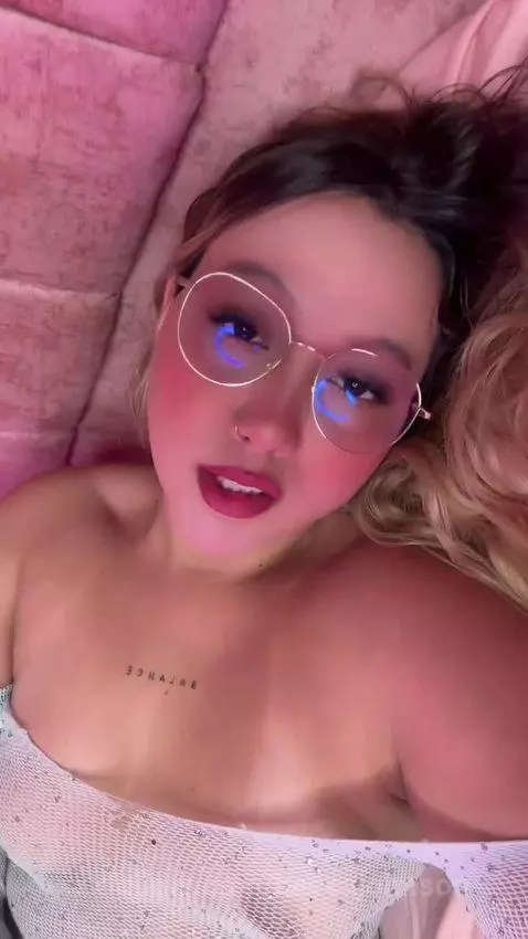 ¿Qué me harías si me encontraras en tu cama?👀 by beccajohnson