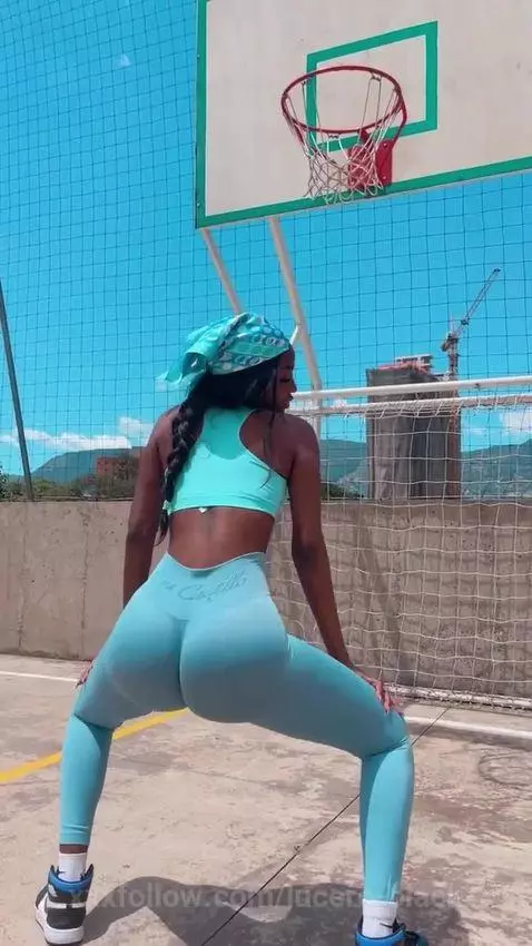 Twerking 🔥🔥 by lucero-black