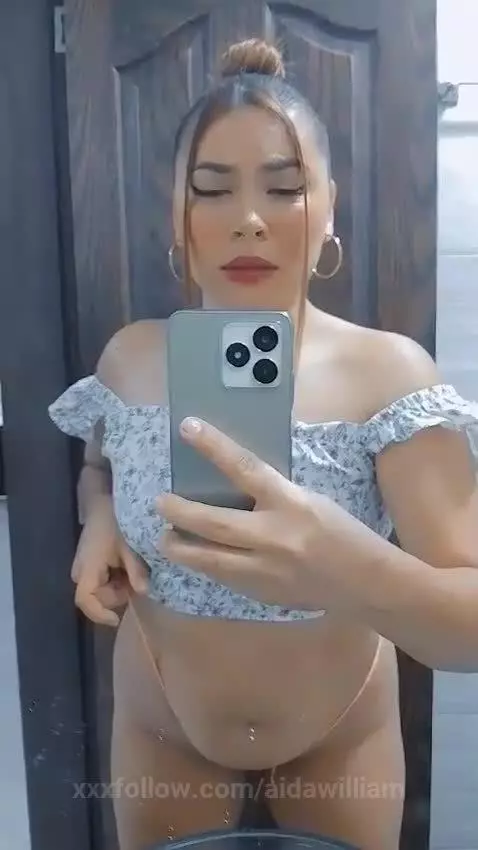 Ready for a date ! Who wants to be my partner ? In my room t... by aidawilliam