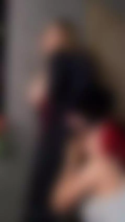 Mi amiga me chupa el culo muy rico, su lengua se siente cali... by anaithomson