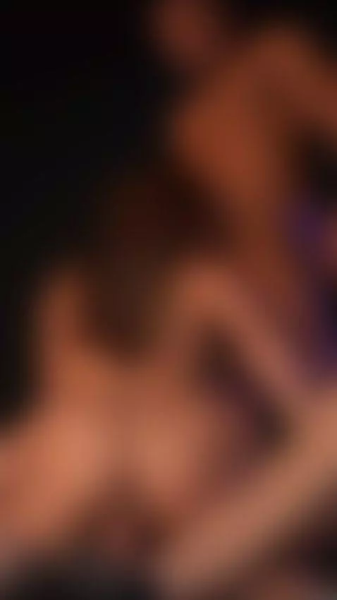 Me encanta que me metan dos vergas y sentir como palpitan 🍆🍆... by anaithomson