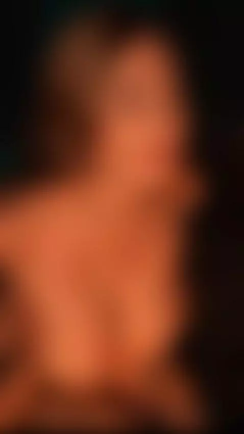 Cuando me apretan las tetas mientras monto me calienta mucho... by anaithomson