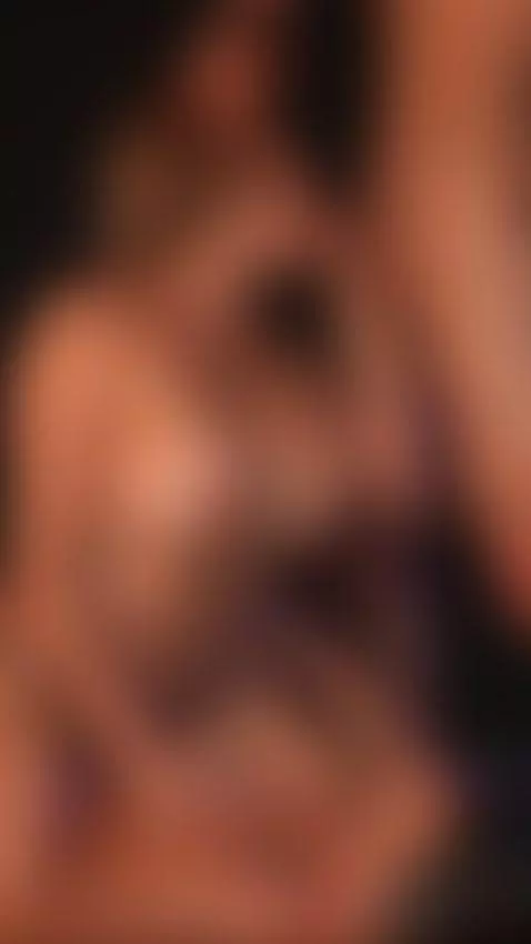 Saborenado mientras me follan el coño 🍑💦🍆 by anaithomson