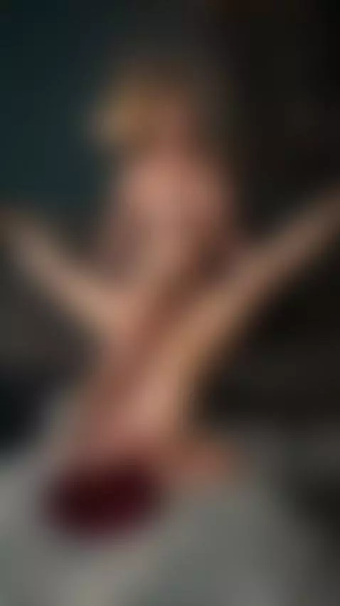 Mi amiga tiene el coño muy mojado y caliente 💦😈 by anaithomson