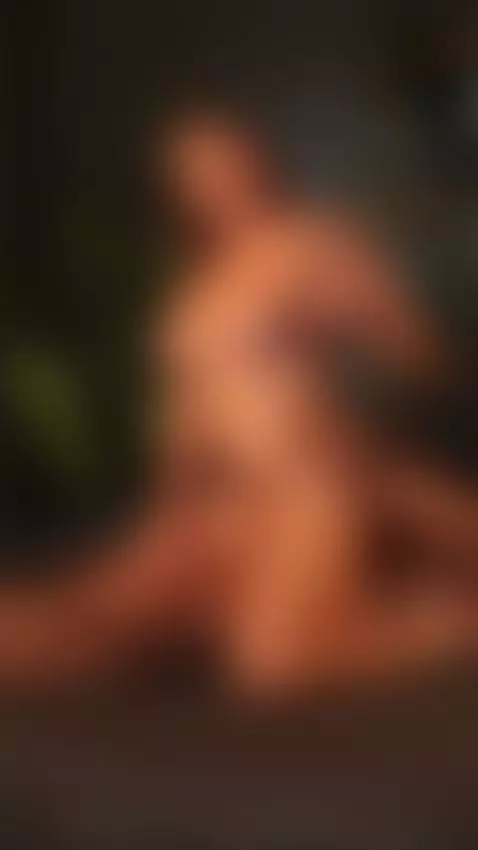 Mi s grandes tetas rebotan al saltar en esta polla deliciosa... by anaithomson