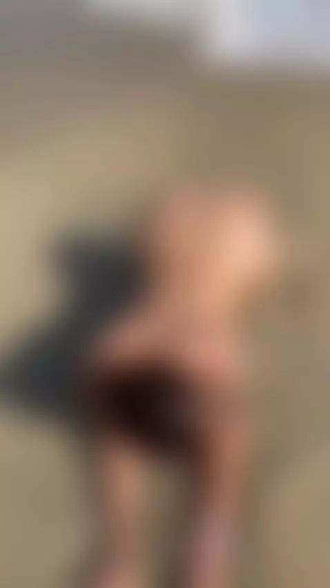 te gustaria follarme en la playa? by anaithomson