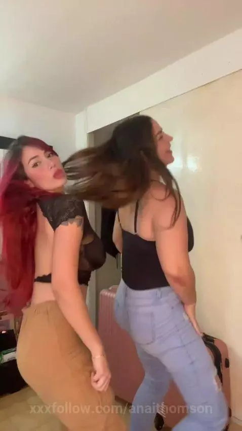 te gustaria jugar con nuetras tetas? by anaithomson