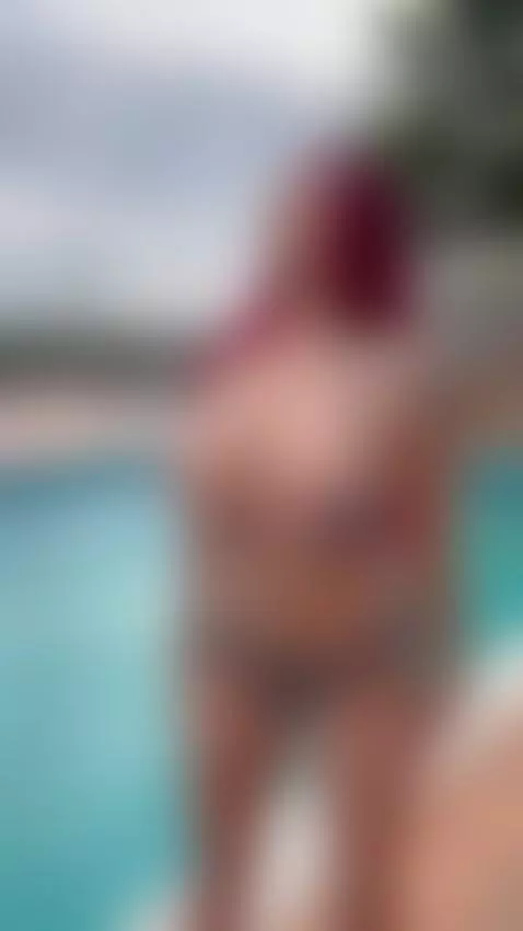 me acompañas en la puscina? by anaithomson