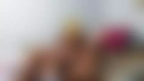 en mi perfil encontraran mi dirección de xhamster los espero... by lauragordita13