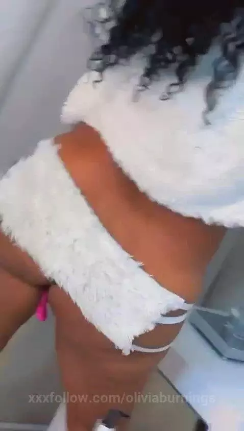 Deep, wet, naughty 🍌💦 tip for the private show by oliviaburnings