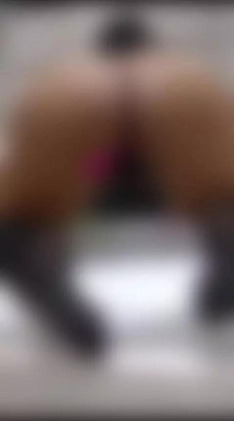 I would love to shake my ass while I feel your cock inside🔥🔥... by oliviaburnings