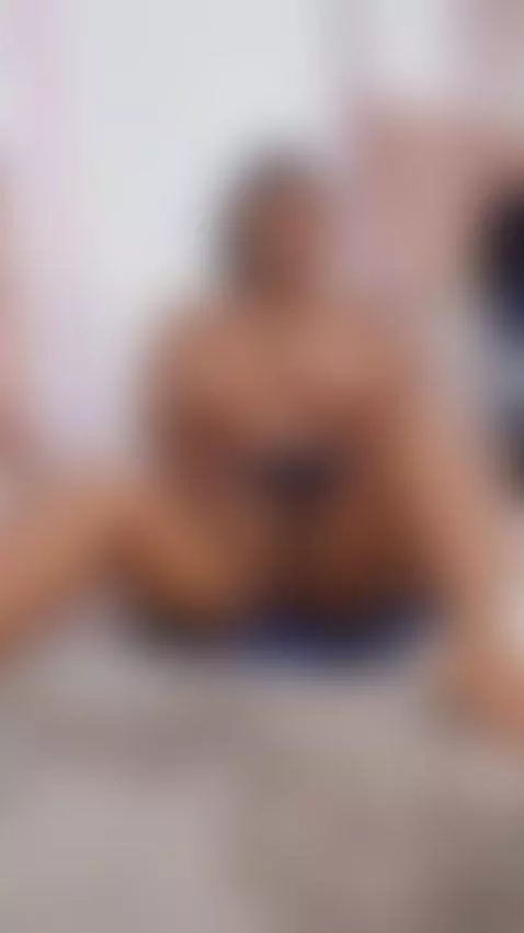 wetting my delicious pussy by oliviaburnings