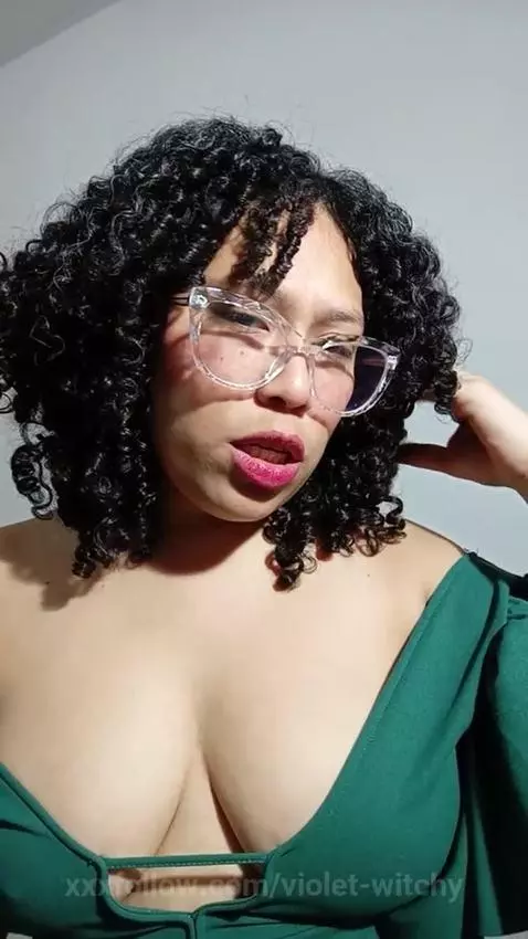 please make me yours

https://onlyfans.com/thevioletwitchy by violet-witchy