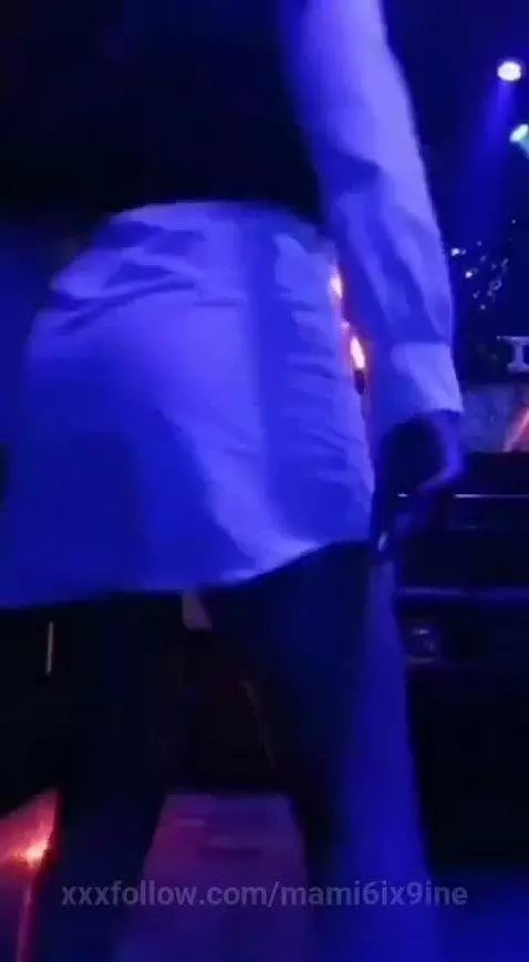 You like how I move? 🍑🍑🔥 by mami6ix9ine