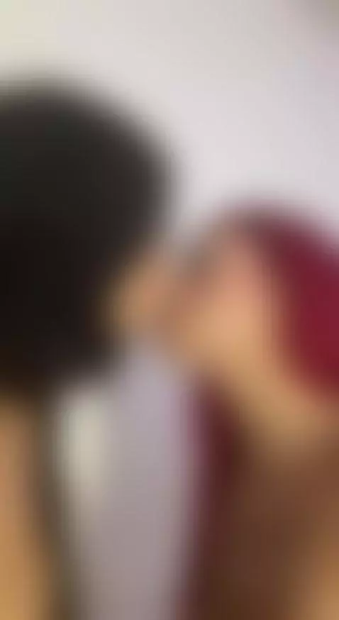 Me mojan demasiado estos besitos!!!🔥🔥🥰💦 by scarleett-jones