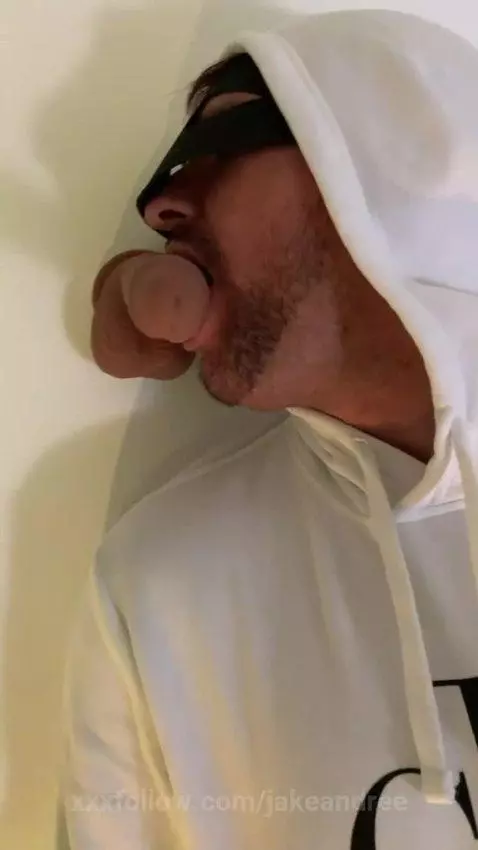 Do you like to suck? 👅🍆 by jakeandree