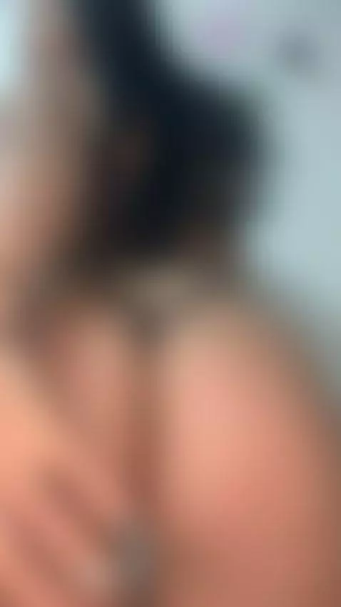 let me know 🔥 if you are up for a free gift 😏 by mariiposee