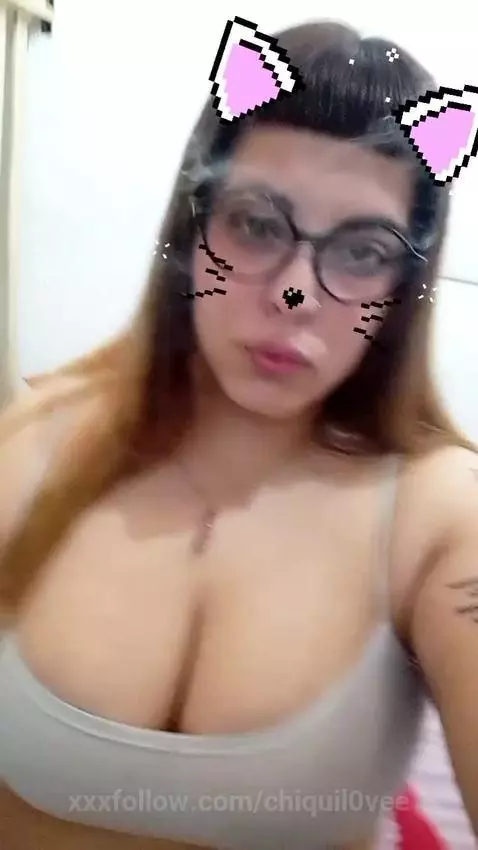 Do you smoke with mom? 💝🤗 good smokes baby 💥🌻💘 Follow my lik... by chiquil0vee