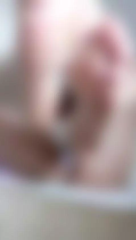 Greased feet for you by liindaevanss