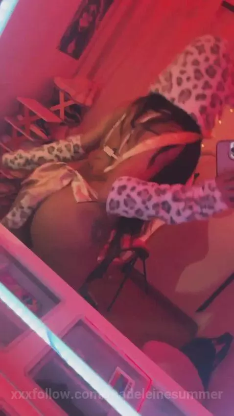 Shake it 🔥🐾 by madeleinesummer