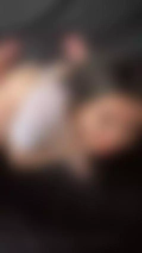 ⬇️Pequeña y muy besable. by lissedavila