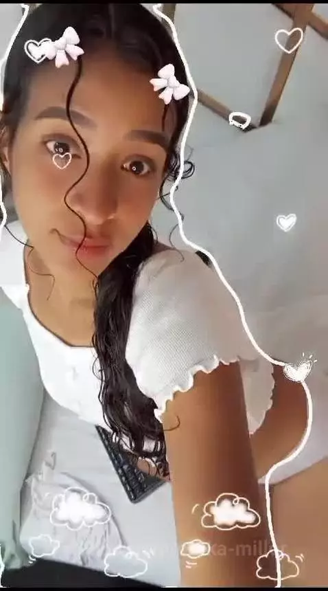 a flirtatious look ! 😍 by eriika-miller