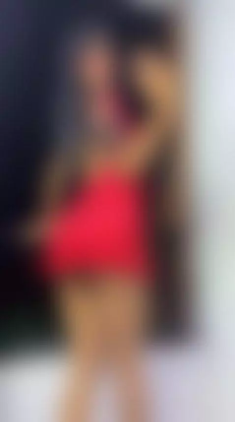 La chica del sexy, corto vestido rojo🤤 by anniiee-smith