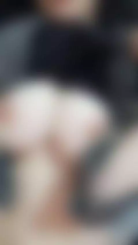 este es un llamado de emergencia chupa mis tetas, es urgente... by pauliirose