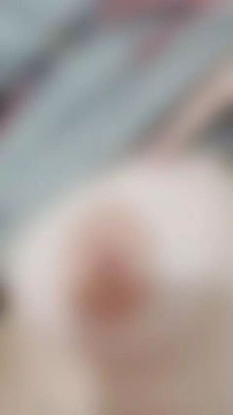 de que color son mis pezones? by pauliirose