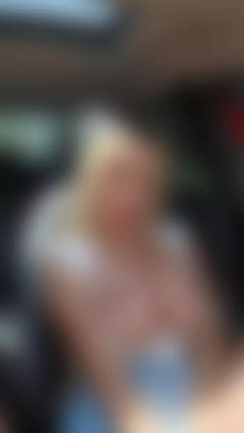 What happens in the car stays in the car 🚘
Lo que pasa en el... by pamelaxpicetv