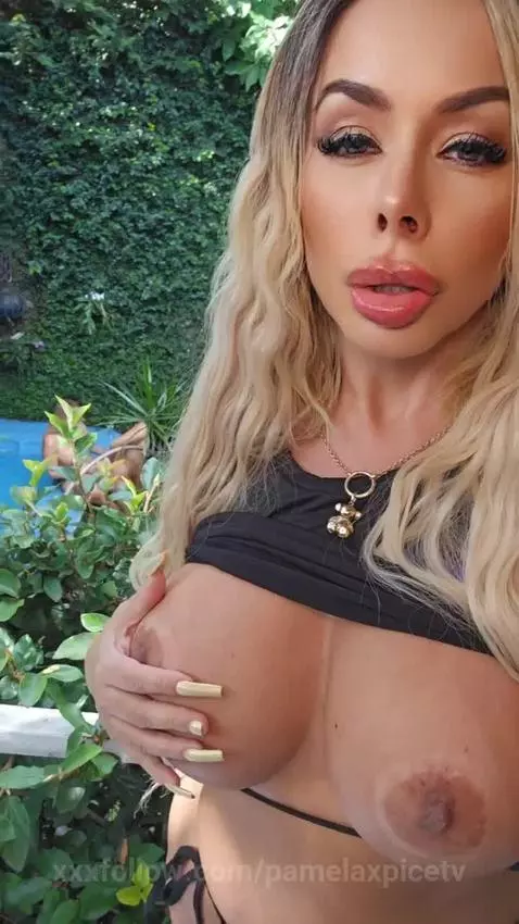 Mis vecinas son tan calientes como yo 🔥 by pamelaxpicetv