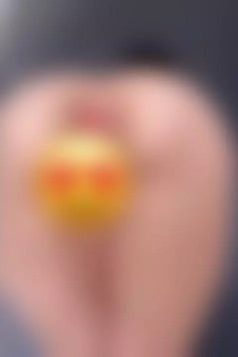 Turn up the volume 😋🍓 by camilbs