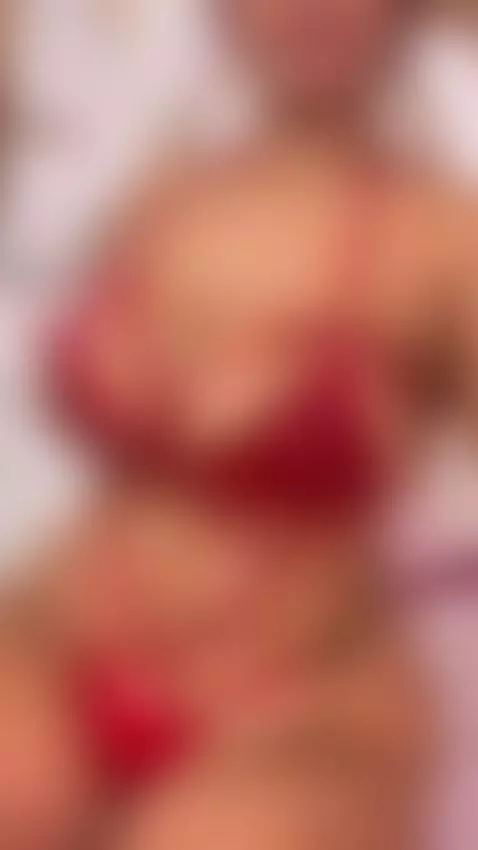 Between skin and desire, there is only room for a glance. by zafirahot