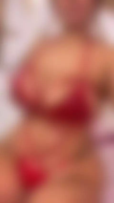 Between skin and desire, there is only room for a glance. by zafirahot