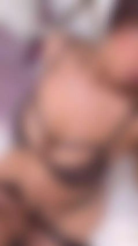I want to feel your tongue all over my body🍑🫦 by zafirahot