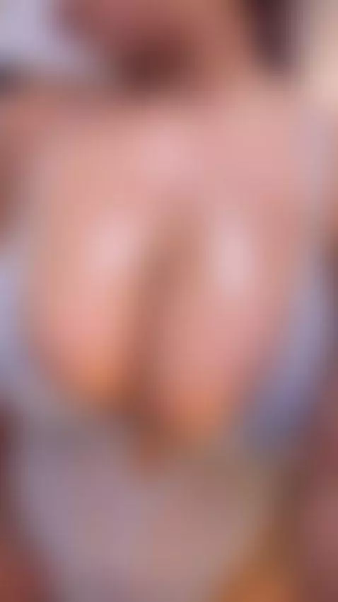 https://www.camsoda.com/es/zafirahot by zafirahot