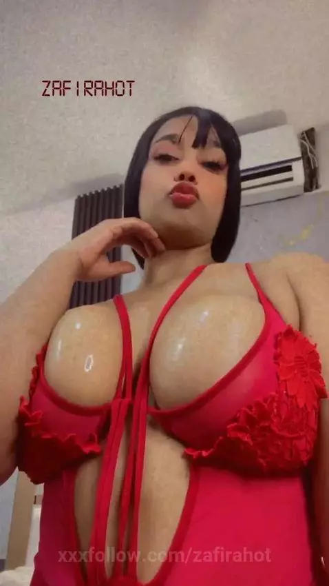 Delicious tits seek to end her! 💖 by zafirahot