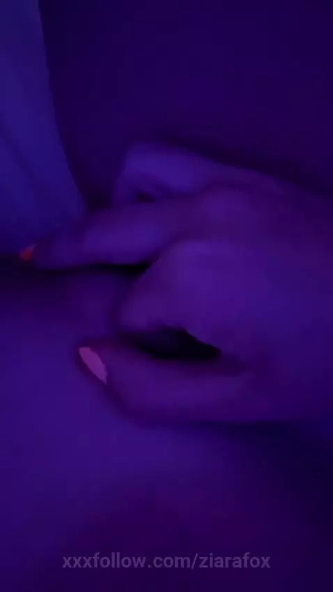 tocandome en la cama solar by ziarafox