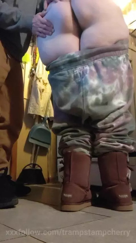 cooking up some thick thighs and a perfect ass slap 🍑 by trampstampcherry