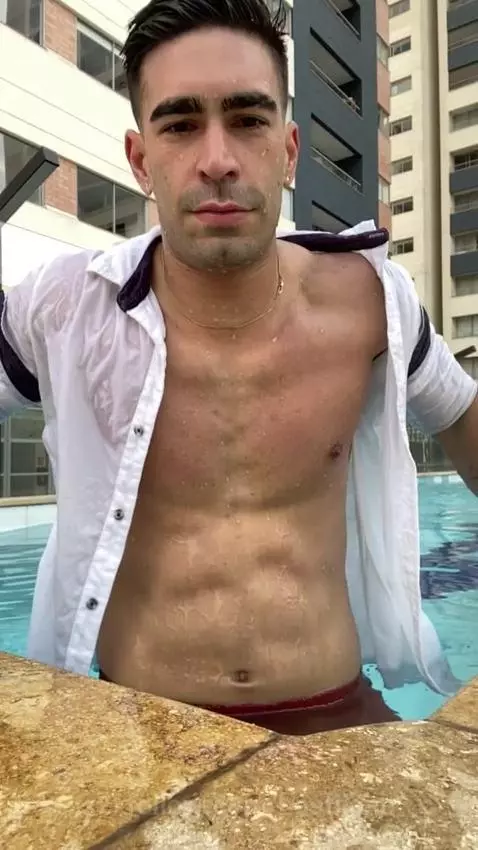 ¿ Shall we have a little fun in the pool? 😈💦 by bastiiann